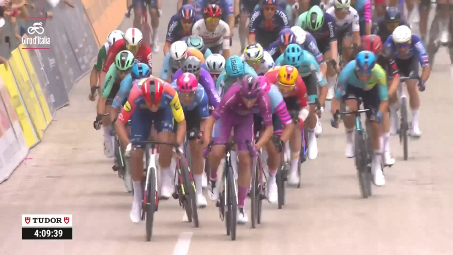 Giro d’Italia, highlights tappa 3: Magnier vince rimontando Milan negli ultimi 30 metri!