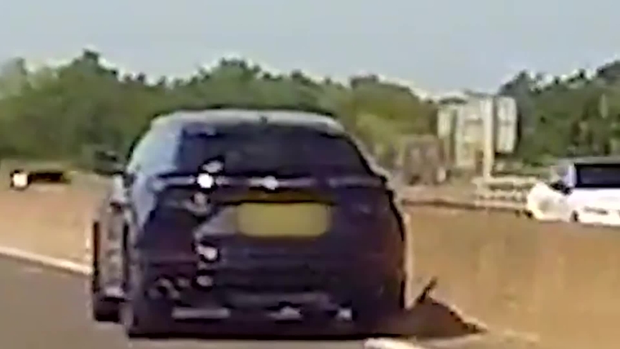 Schianto Sterling: spunta il video di una dash cam. Palloncino sospetto e guida confusa