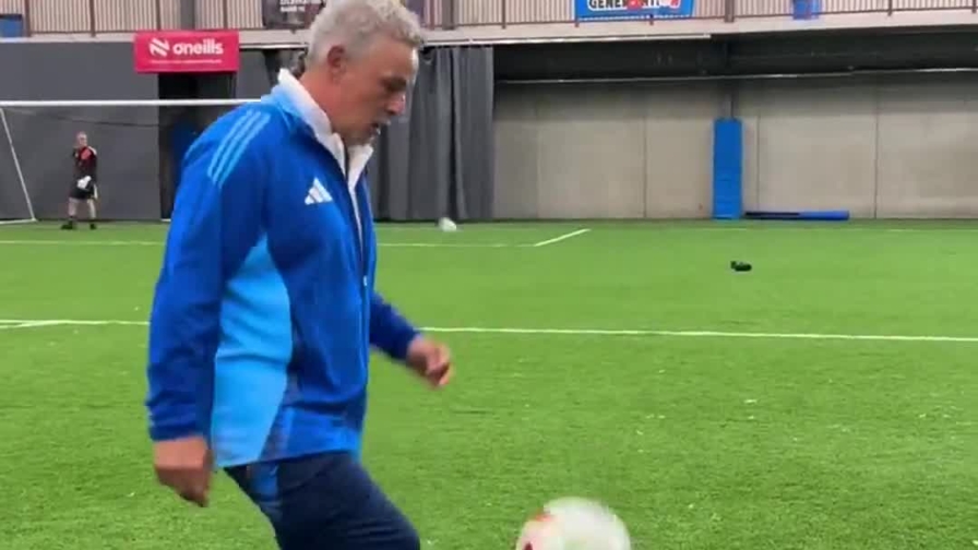 Roberto Baggio palleggia con il pallone del Mondiale: il video fa emozionare i tifosi