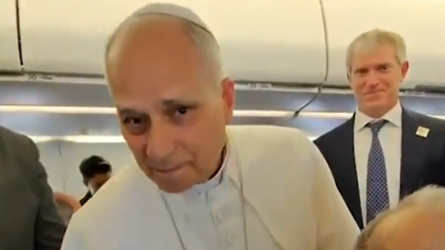 Papa Leone XIV che squadra tifa? La confessione in aereo