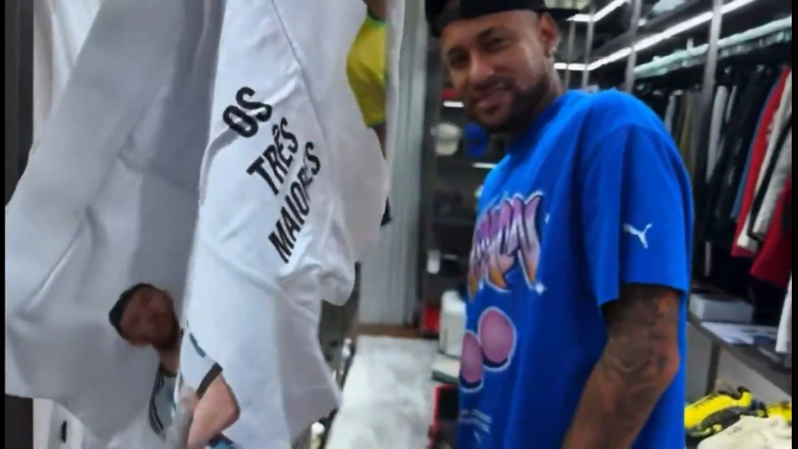 VIDEO Neymar mostra le mutande: c’è Messi e una frase “hot”!
