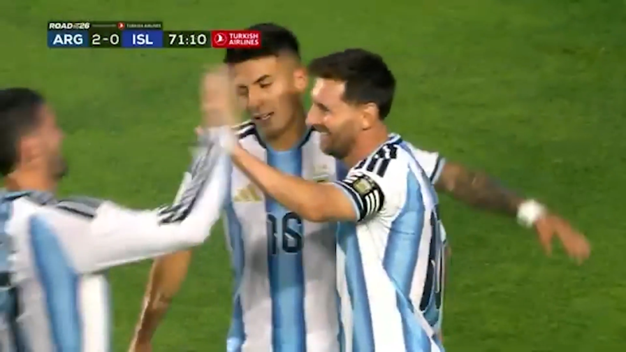 Mondiali 2026, Messi on fire: entra, manda in porta Lautaro e segna su rigore