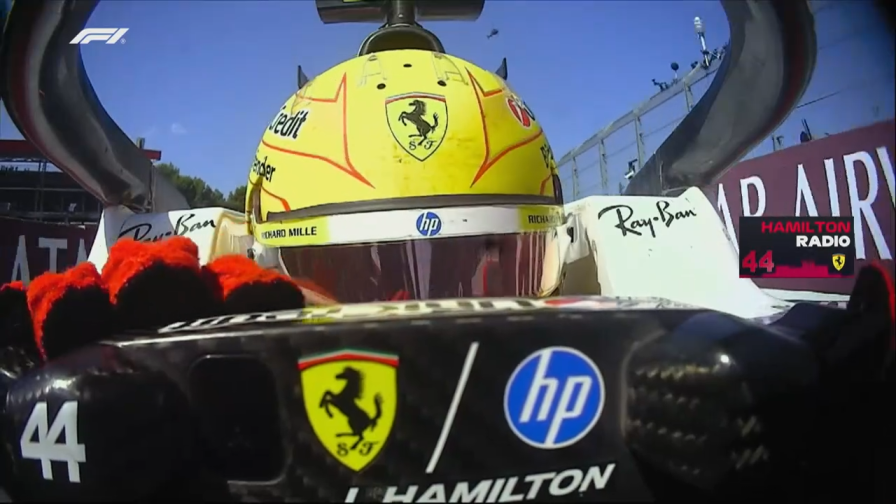 Il team radio di Hamilton: ringrazia il mondo Ferrari e si commuove