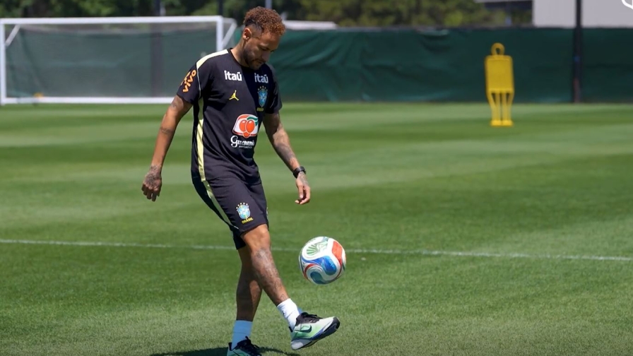Neymar accelera il recupero: il primo allenamento in campo