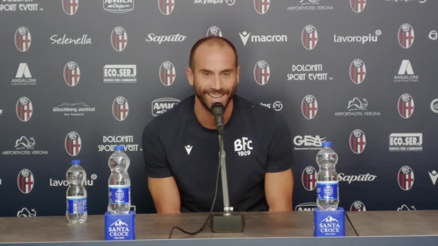 De Silvestri scherza: "Vedo più Orsolini di mia moglie"