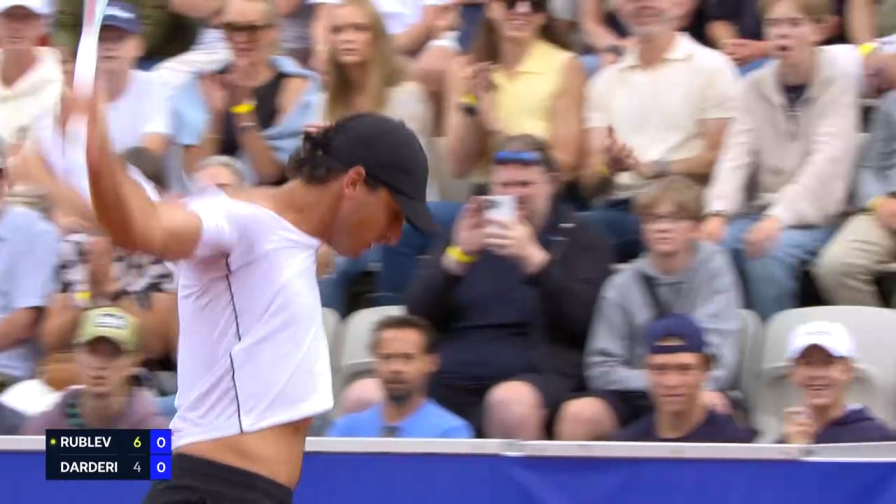 Darderi si strappa la maglietta con Rublev: gli highlights del match