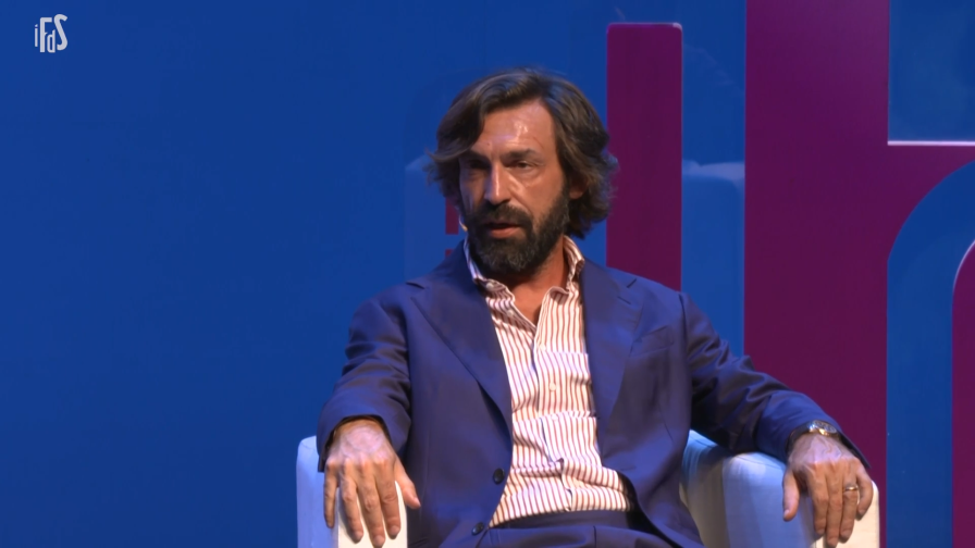 Pirlo e l'insegnamento ai giocatori: “Nel calcio nessuno ti regala niente”