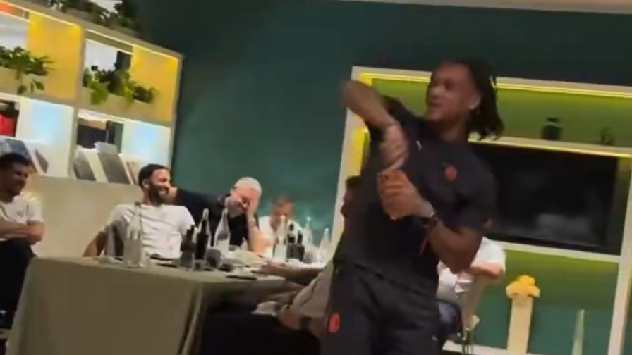Milan, il rito di iniziazione di Diego Moreira è uno spasso. E Amorim...