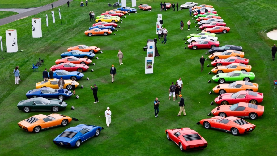 La festa per i 60 anni della Lamborghini Miura, grande raduno di 40 supercar