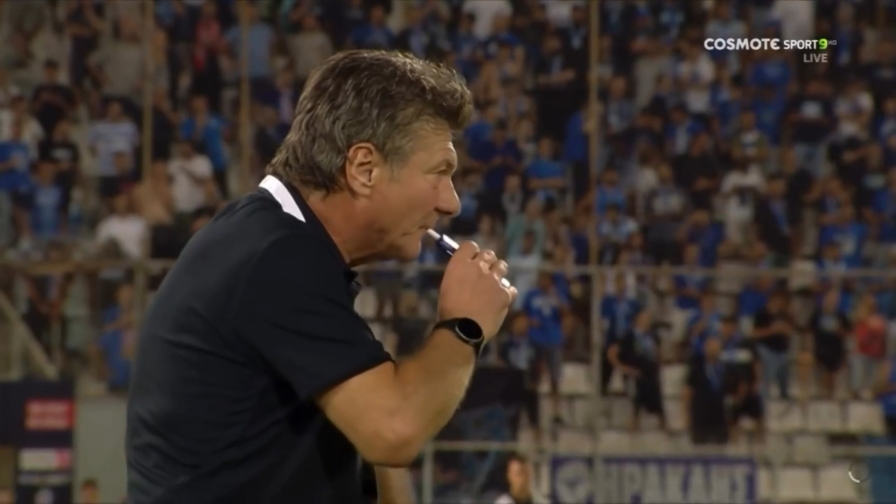 Grecia, Mazzarri beccato: fuma la sigaretta elettronica in panchina