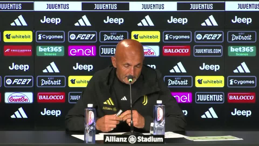Spalletti risponde a Chivu: "Ecco cosa penso di lui. E sul gap con l'Inter..."