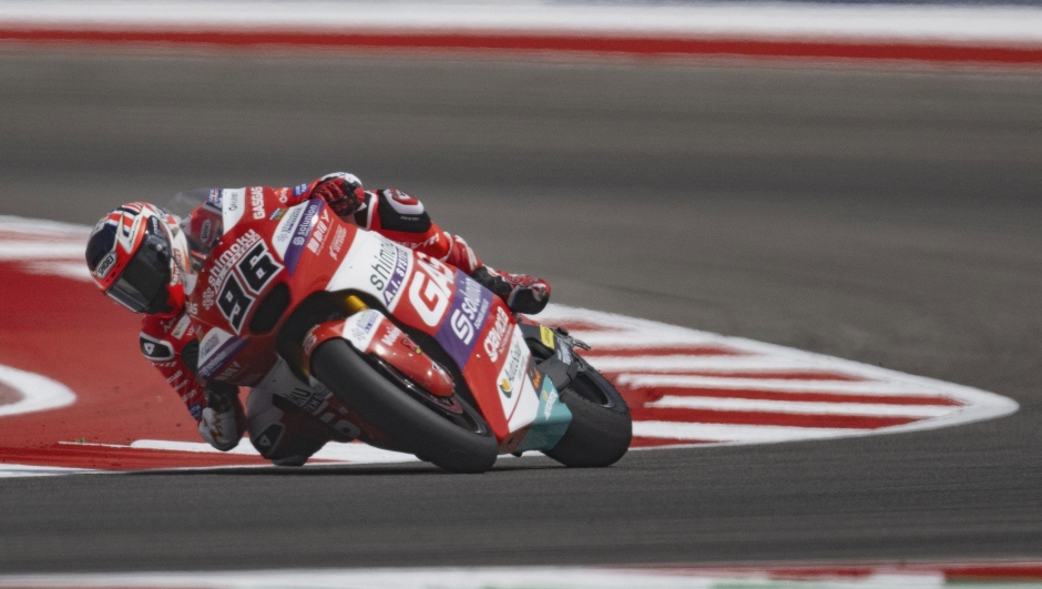 AUSTIN, TEXAS - APRIL 10: Jake Dixon of Great Britain and GasGas Aspar Team rounds the bend during the Moto2 race during the MotoGP Of The Americas - Race on April 10, 2022 in Austin, Texas.   Mirco Lazzari gp/Getty Images/AFP == FOR NEWSPAPERS, INTERNET, TELCOS & TELEVISION USE ONLY ==