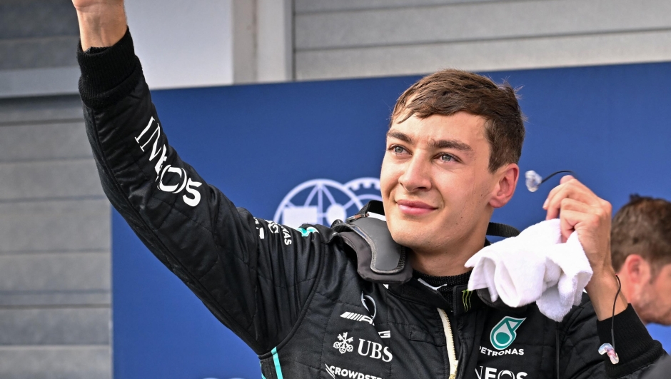 La gioia di Russell dopo la pole in Ungheria. AFP