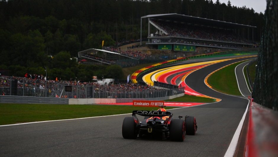 SPA, BELGIUM - AUGUST 27: Max Verstappen of the Netherlands driving the (1) Oracle Red Bull Racing RB18 on track during qualifying ahead of the F1 Grand Prix of Belgium at Circuit de Spa-Francorchamps on August 27, 2022 in Spa, Belgium. (Photo by Dan Mullan/Getty Images)