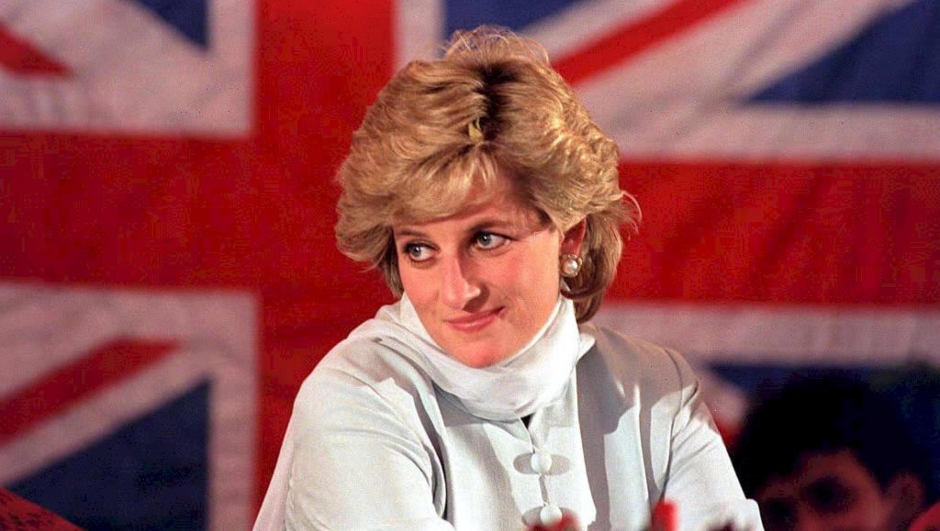 E27-31.08.1997- MORTA LADY DIANA: RETROSPETTIVA- Una foto di archivio (21.02.1996)  della principessa Diana , durante uno dei suoi viaggi umanitari in Pakistan . Lady D.  e il suo fidanzato Dodi Al Fayed , sono  morti quasta notte in un incidente stradale, a Parigi. GILES/ANSA/KLD