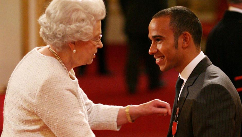 Formula One motor racing world champion Lewis Hamilton receives an MBE from Britain's Queen Elizabeth II at Buckingham Palace, London Tuesday March 10, 2009. The 24-year-old racing driver became the youngest ever winner of the prestigious title in November.(AP Photo / Anthony Devlin/PA) ** UNITED KINGDOM OUT NO SALES NO ARCHIVE **