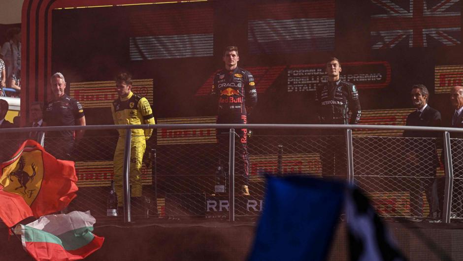 Verstappen tra Leclerc e Russell sul podio di Monza. AFP