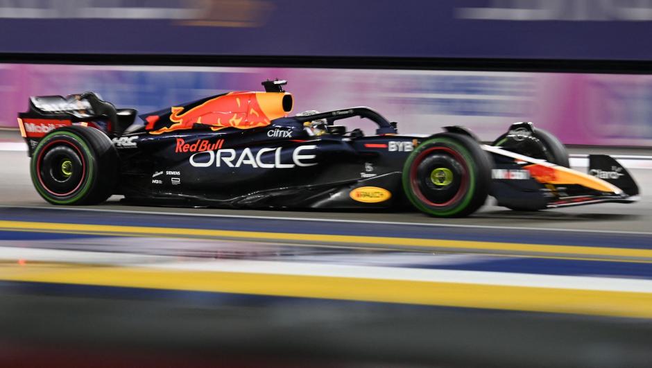 Red Bull Racing's Dutch driver Max Verstappen drives during the qualifying session ahead of the Formula One Singapore Grand Prix night race at the Marina Bay Street Circuit in Singapore on October 1, 2022. (Photo by Lillian SUWANRUMPHA / AFP)