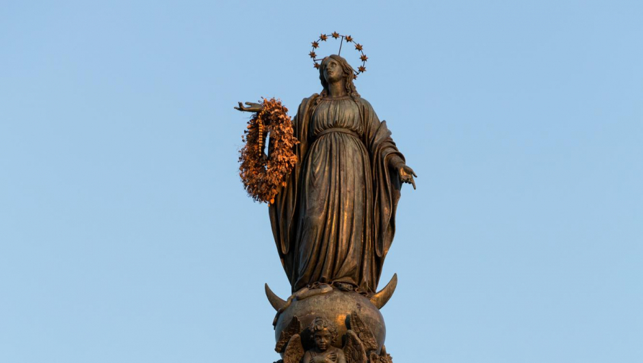 La Colonna dell'Immacolata in Piazza di Spagna a Roma