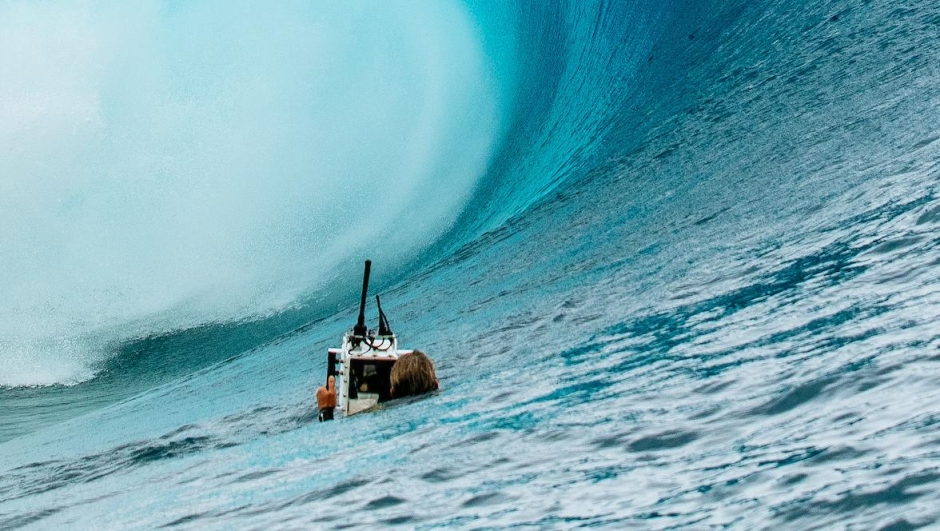 La potente onda di Teahupo'o a Tahiti, French Polynesia. Ph. Damien Poullenot/World Surf League