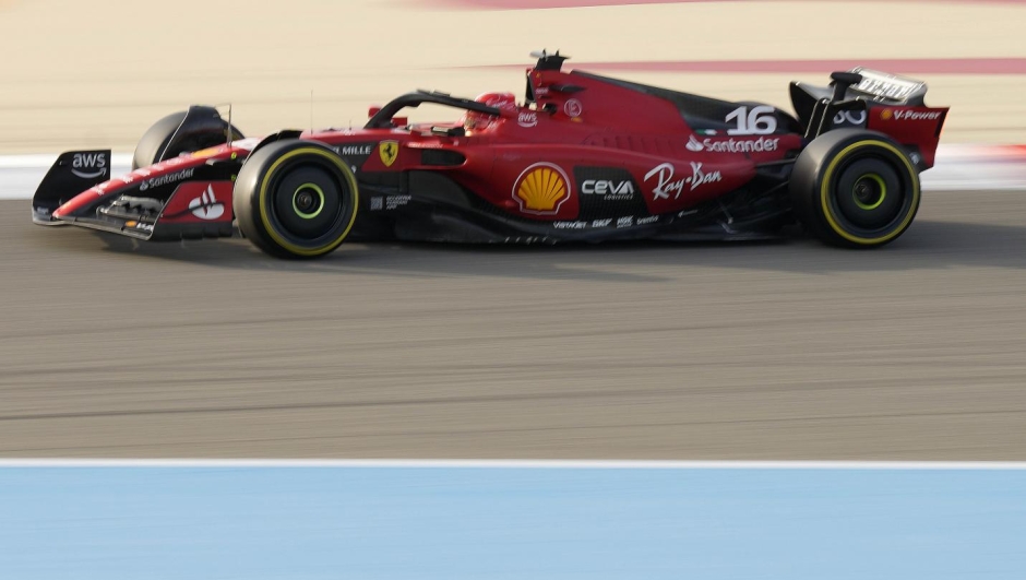 Charles Leclerc in azione in Bahrain con la Ferrari