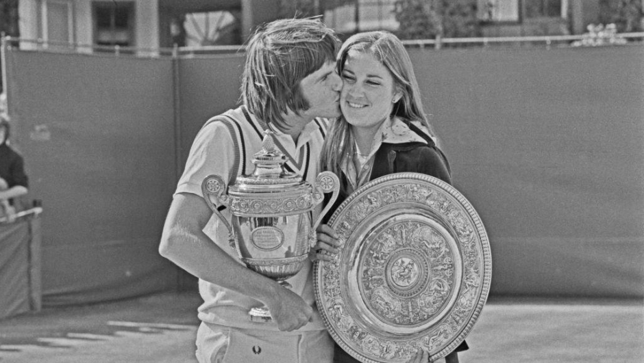 American tennis players Jimmy Connors and Chris Evert win the men's and women's singles titles at the 1974 Wimbledon Championships in London, UK, 6th July 1974. The two were in a relationship at the time.  (Photo by Evening Standard/Hulton Archive/Getty Images)