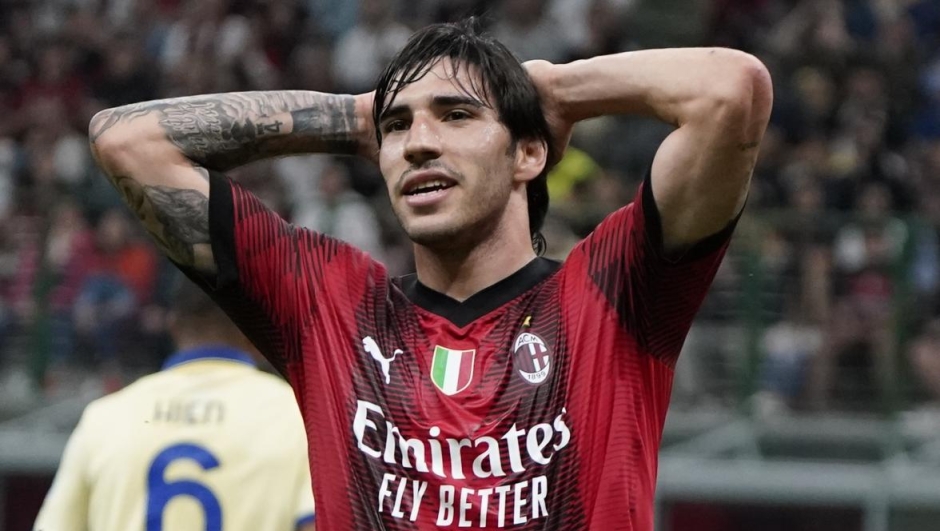 MILAN, ITALY - JUNE 04: Sandro Tonali of AC Milan reacts during the Serie A match between AC MIlan and Hellas Verona at Stadio Giuseppe Meazza on June 04, 2023 in Milan, Italy. (Photo by Pier Marco Tacca/AC Milan via Getty Images)