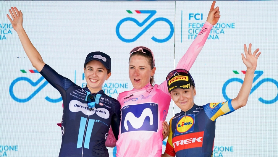 Giro d'Italia Donne 2023 - 34th Edition - 9th stage Sassari - Olbiai 126,8km - 09/07/2023 - Juliette Labous (FRA - Team DSM) Annemiek Van Vleuten (NED - Movistar Team) Gaia Realini (ITA - Trek - Segafredo) - photo Massimo Fulgenzi/SprintCyclingAgency©2023