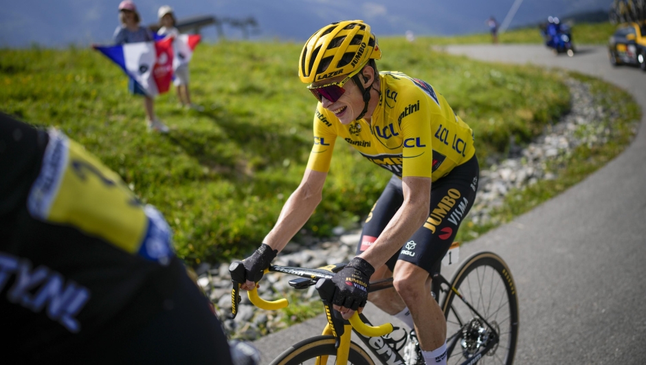 Denmark's Jonas Vingegaard, wearing the overall leader's yellow jersey, breaks away from his main rival Slovenia's Tadej Pogacar during the seventeenth stage of the Tour de France cycling race over 166 kilometers (103 miles) with start in Saint-Gervais Mont-Blanc and finish in Courchevel, France, Wednesday, July 19, 2023. (AP Photo/Daniel Cole)