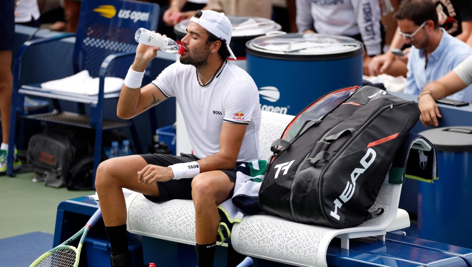 NEW YORK, NEW YORK - AUGUST 29: Matteo Berrettini of Italy cools off between sets against Ugo Humbert of France during their Men's Singles First Round match on Day Two of the 2023 US Open at the USTA Billie Jean King National Tennis Center on August 29, 2023 in the Flushing neighborhood of the Queens borough of New York City.   Sarah Stier/Getty Images/AFP (Photo by Sarah Stier / GETTY IMAGES NORTH AMERICA / Getty Images via AFP)