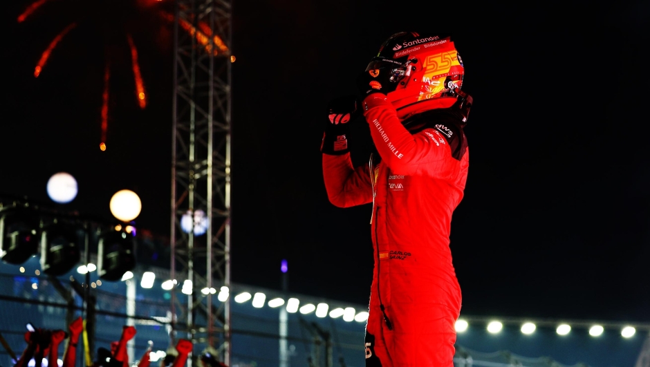 SINGAPORE, SINGAPORE - SEPTEMBER 17: Race winner Carlos Sainz of Spain and Ferrari celebrates in parc ferme during the F1 Grand Prix of Singapore at Marina Bay Street Circuit on September 17, 2023 in Singapore, Singapore. (Photo by Mark Thompson/Getty Images)