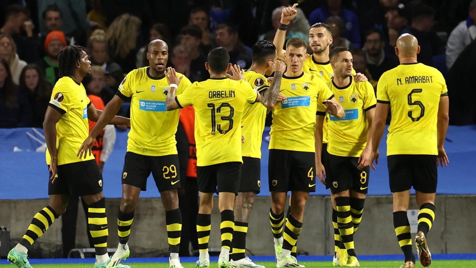 epa10875395 Mijat Gacinovic (2R) of AEK is congratulated by teammates after scoring his team's second goal during the UEFA Europa League Group B match between Brighton & Hove Albion and AEK Athens in Brighton, Britain, 21 September 2023.  EPA/ISABEL INFANTES