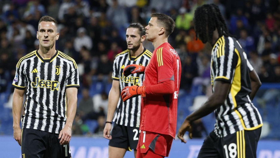 Juventus' players show their dejection at the end of the Italian Serie A soccer match US Sassuolo vs Juventus FC at Mapei Stadium in Reggio Emilia, Italy, 23 September 2023. ANSA /ELISABETTA BARACCHI
