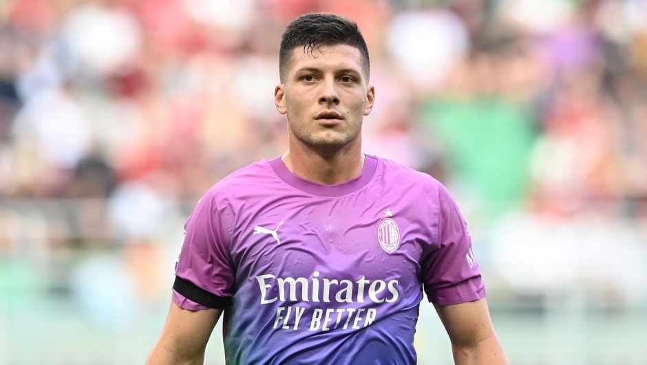 MILAN, ITALY - SEPTEMBER 23:  Luka Jovic of AC Milan in action during the Serie A TIM match between AC Milan and Hellas Verona FC at Stadio Giuseppe Meazza on September 23, 2023 in Milan, Italy. (Photo by Claudio Villa/AC Milan via Getty Images)