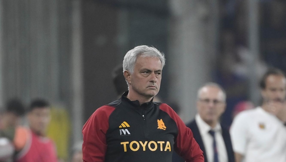 GENOA, ITALY - SEPTEMBER 28: AS Roma coach Josè Mourinho  during the Serie A TIM match between Genoa CFC and AS Roma at Stadio Luigi Ferraris on September 28, 2023 in Genoa, Italy. (Photo by Luciano Rossi/AS Roma via Getty Images)