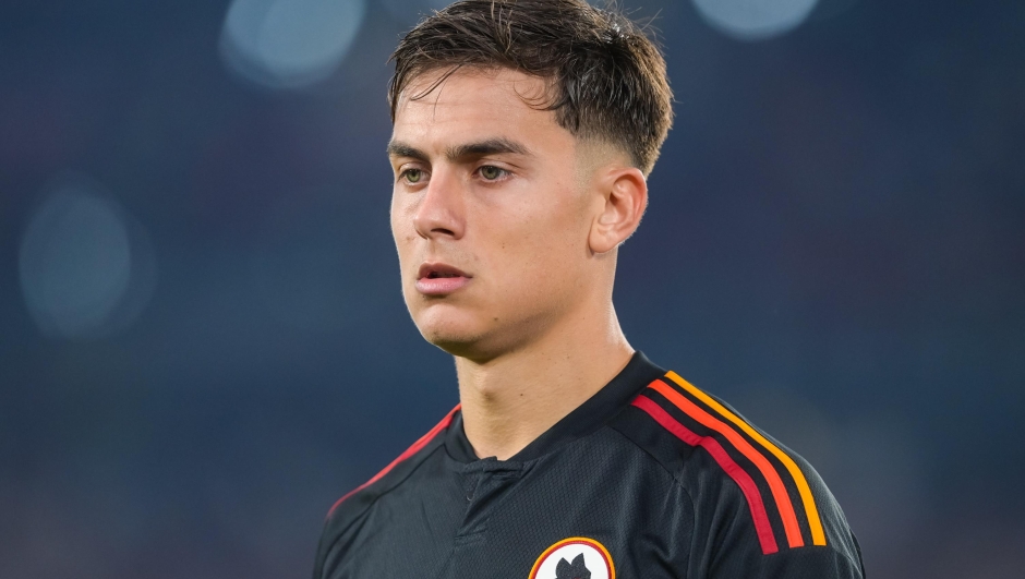 ROME, ITALY - OCTOBER 01: AS Roma player Paulo Dybala during the Serie A TIM match between AS Roma and Frosinone Calcio at Stadio Olimpico on October 01, 2023 in Rome, Italy. (Photo by Fabio Rossi/AS Roma via Getty Images)