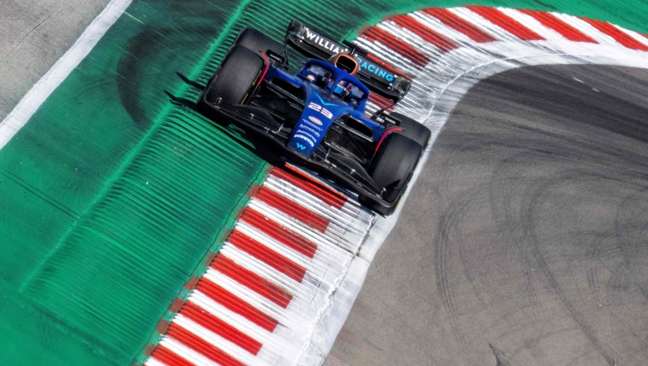 Williams' Thai driver Alexander Albon races during the 2023 United States Formula One Grand Prix at the Circuit of the Americas in Austin, Texas, on October 22, 2023. (Photo by Jim WATSON / AFP)