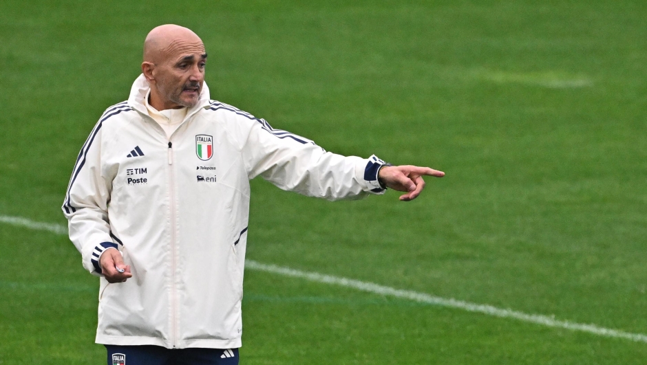 Head coach of the Italy national team, Luciano Spalletti, gesture during a training session of the Italian national soccer team at the Coverciano traning centre near Florence, Italy, 13 November 2023.
ANSA/CLAUDIO GIOVANNINI