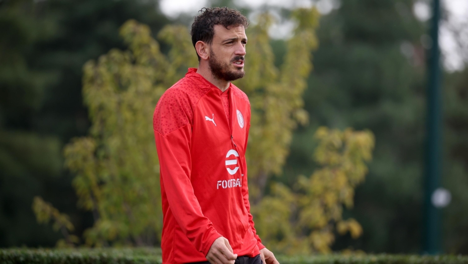 CAIRATE, ITALY - OCTOBER 17: Alessandro Florenzi of AC Milan looks on during a Training Session at Milanello on October 17, 2023 in Cairate, Italy. (Photo by Sara Cavallini/AC Milan via Getty Images)