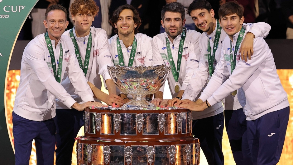 The members of team Italy pose with the trophy as they celebrate winning the Davis Cup tennis tournament at the Martin Carpena sportshall, in Malaga on November 26, 2023. (Photo by LLUIS GENE / AFP)