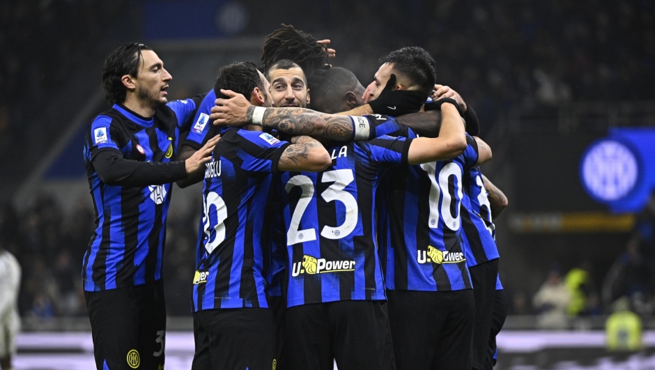 MILAN, ITALY - DECEMBER 09: Marcus Thuram of FC Internazionale celebrates with teammates after scoring his team's third goal during the Serie A TIM match between FC Internazionale and Udinese Calcio at Stadio Giuseppe Meazza on December 09, 2023 in Milan, Italy. (Photo by Mattia Ozbot - Inter/Inter via Getty Images)