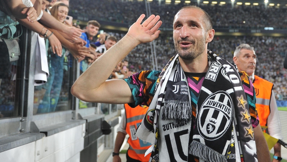 JuventusÂ? Giorgio Chiellini greet the fans during the italian Serie A soccer match Juventus FC vs SS Lazio at the Allianz Stadium in Turin, Italy, 16 may 2022 ANSA/ALESSANDRO DI MARCO
