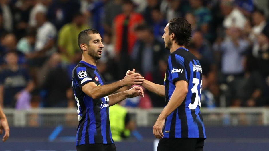MILAN, ITALY - OCTOBER 03: Henrikh Mkhitaryan and Matteo Darmian of Inter Milan celebrate following the team's victory during the UEFA Champions League match between FC Internazionale and SL Benfica at Stadio Giuseppe Meazza on October 03, 2023 in Milan, Italy. (Photo by Marco Luzzani/Getty Images)