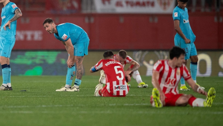 Players react during the Spanish league football match between UD Almeria and Athletic Club Bilbao at the Municipal Stadium of the Mediterranean Games in Almeria on February 12, 2024. (Photo by JORGE GUERRERO / AFP)