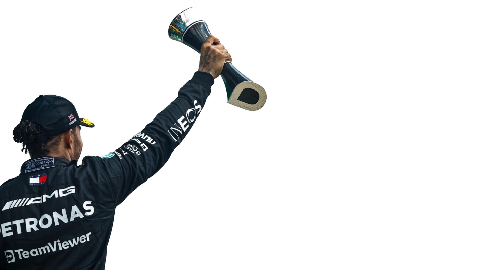 Lewis Hamilton sul podio del GP di Gran Bretagna 2023. Mercedes