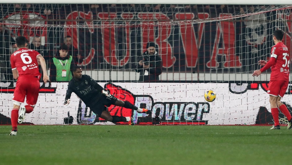 MONZA, ITALY - FEBRUARY 18: Matteo Pessina of AC Monza scores his team's first goal from a penalty kick as Mike Maignan of AC Milan fails to make a save during the Serie A TIM match between AC Monza and AC Milan - Serie A TIM  at U-Power Stadium on February 18, 2024 in Monza, Italy. (Photo by Marco Luzzani/Getty Images)