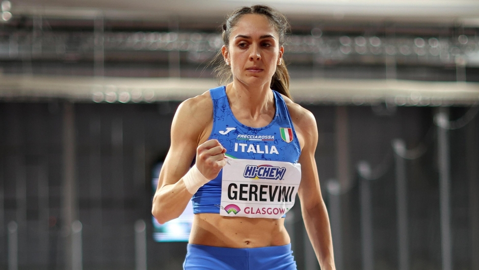 epa11191076 Sveva Gerevini of Italy reacts after an attempts in the Shot Put of the Pentathlon at the World Athletics Indoor Championships in Glasgow, Britain, 01 March 2024.  EPA/ADAM VAUGHAN