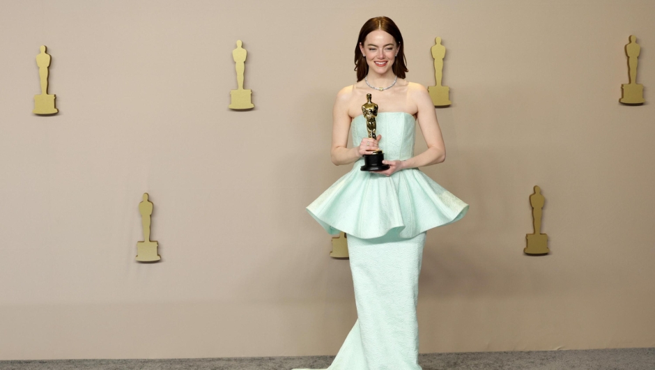 epa11213501 Emma Stone, winner of the Best Actress in a Leading Role award for 'Poor Things,' holds her Oscar in the press room during the 96th annual Academy Awards ceremony at the Dolby Theatre in the Hollywood neighborhood of Los Angeles, California, USA, 10 March 2024. The Oscars are presented for outstanding individual or collective efforts in filmmaking in 23 categories.  EPA/ALLISON DINNER