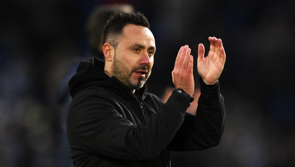 BRIGHTON, ENGLAND - FEBRUARY 03: Roberto De Zerbi, Manager of Brighton & Hove Albion, applauds the fans after the Premier League match between Brighton & Hove Albion and Crystal Palace at American Express Community Stadium on February 03, 2024 in Brighton, England. (Photo by Mike Hewitt/Getty Images)
