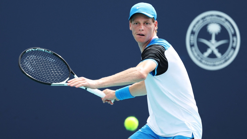 MIAMI GARDENS, FLORIDA - MARCH 26: Jannik Sinner of Italy returns a shot against Christopher O'Connell of Australia during their match on day 11 of the Miami Open at Hard Rock Stadium on March 26, 2024 in Miami Gardens, Florida.   Al Bello/Getty Images/AFP (Photo by AL BELLO / GETTY IMAGES NORTH AMERICA / Getty Images via AFP)